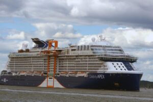 Celebrity cruise ship. Photo by HS Spender, Unsplash
